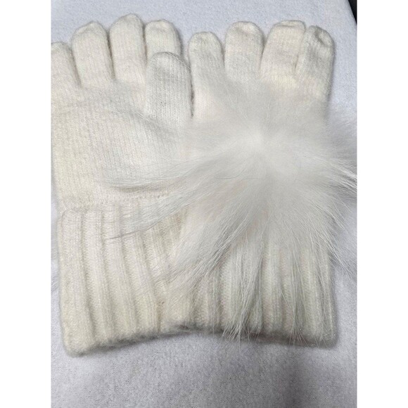 Linda Richards Pom Pom Angora Gloves in white - Picture 1 of 3